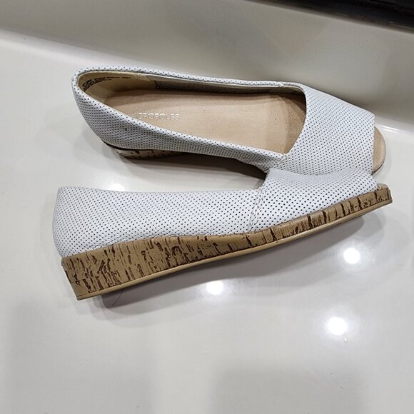 white Leather peep toe shoe - Picture 1 of 8